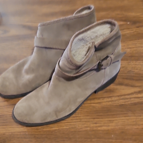 Women's Tan Ankle Boots - Picture 1 of 1